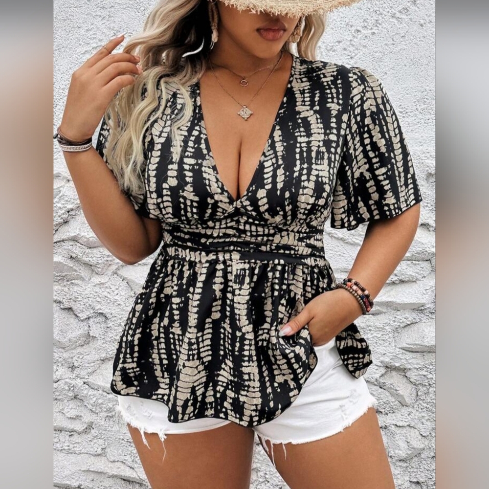 SHEIN Curve Black and Cream Flutter Sleeve Blouse With Elaastic Waist 0X